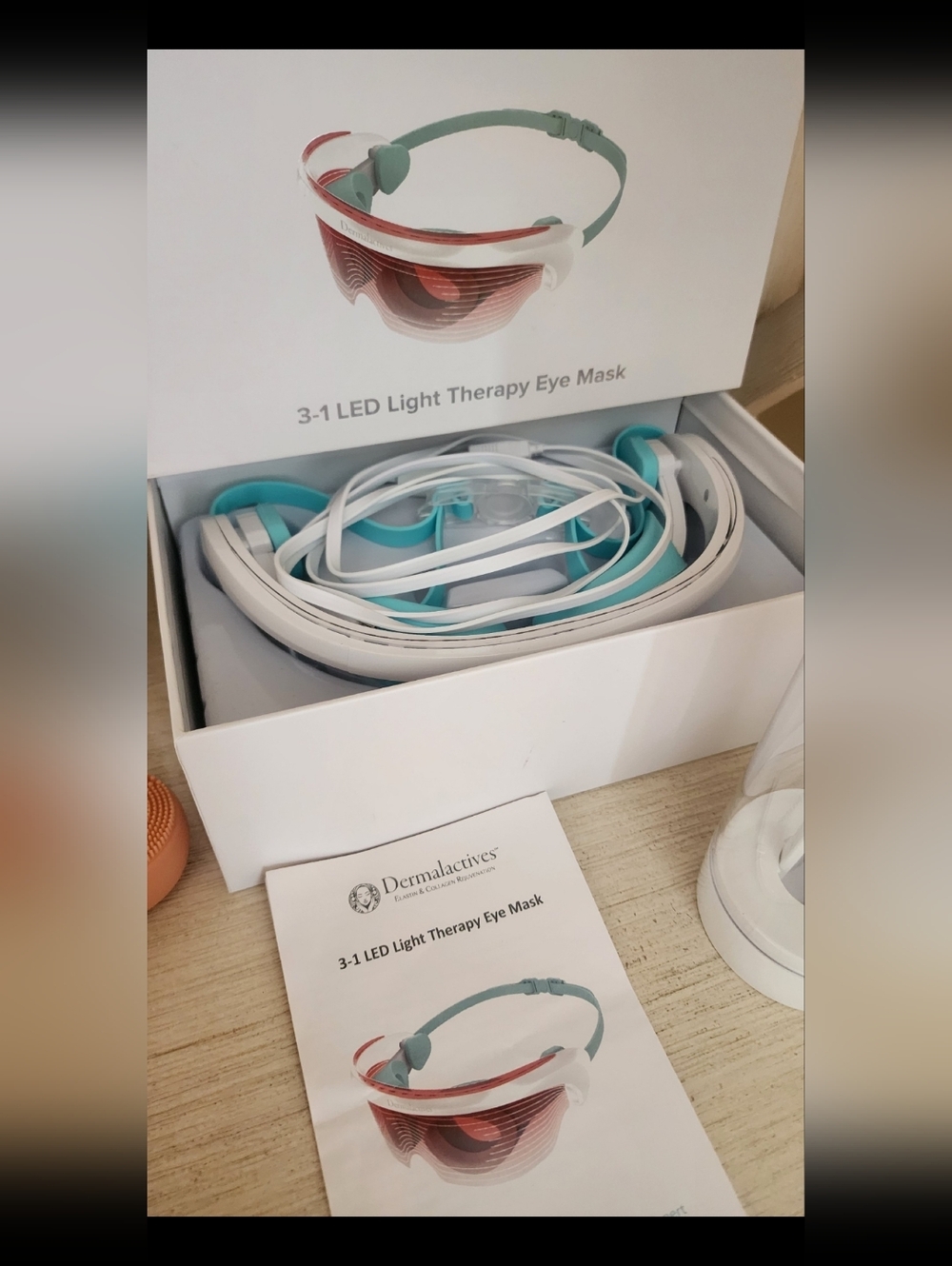 New In Box 3-1 LED Light Therapy Eye Mask - Picture 4 of 9